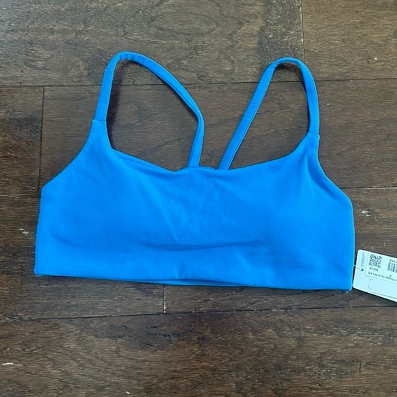 Lululemon-Wunder Train Strappy Blue Racer Bra
Light Support size 8-NWT - Picture 3 of 7